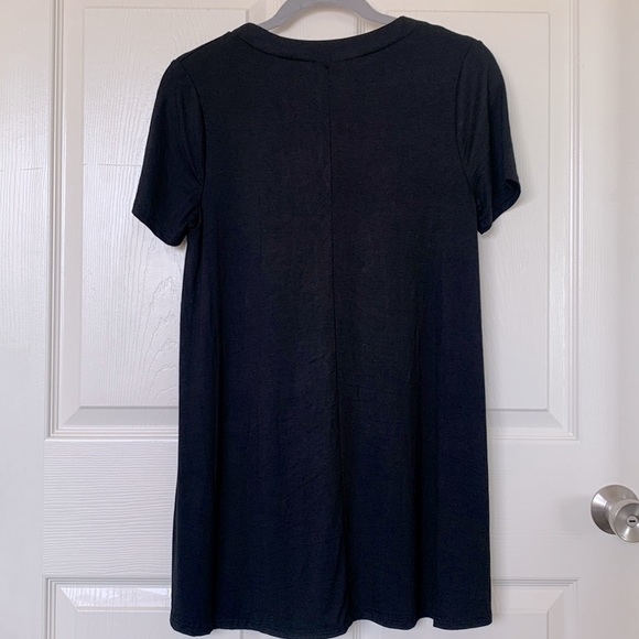 Agnes & Dora Swing Tee-Cut Out Neckline Short Sleeve Tunic Top - Picture 2 of 4